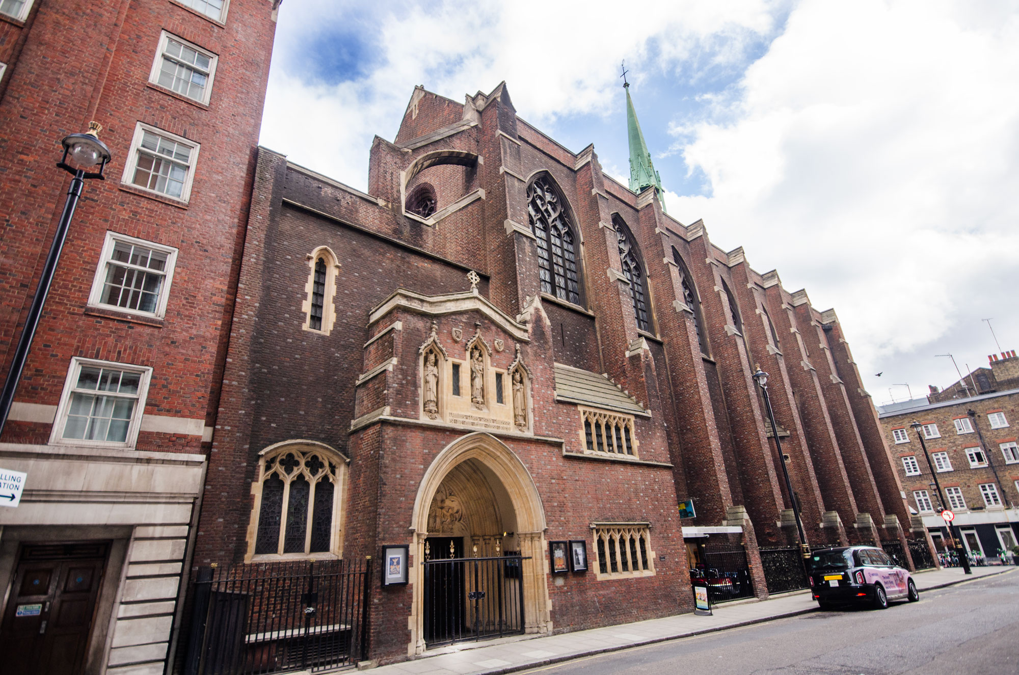 Exterior view of The Annunciation, Marble Arch showing main entrance.